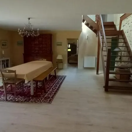 Grande Maison Familiale - 9 Chambres, 16 Couchages, 度假居