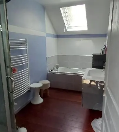 Grande Maison Familiale - 9 Chambres, 16 Couchages, 度假居 *